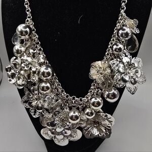 Silvertone White Floral  Costume Jewelry 20 Inch Necklace